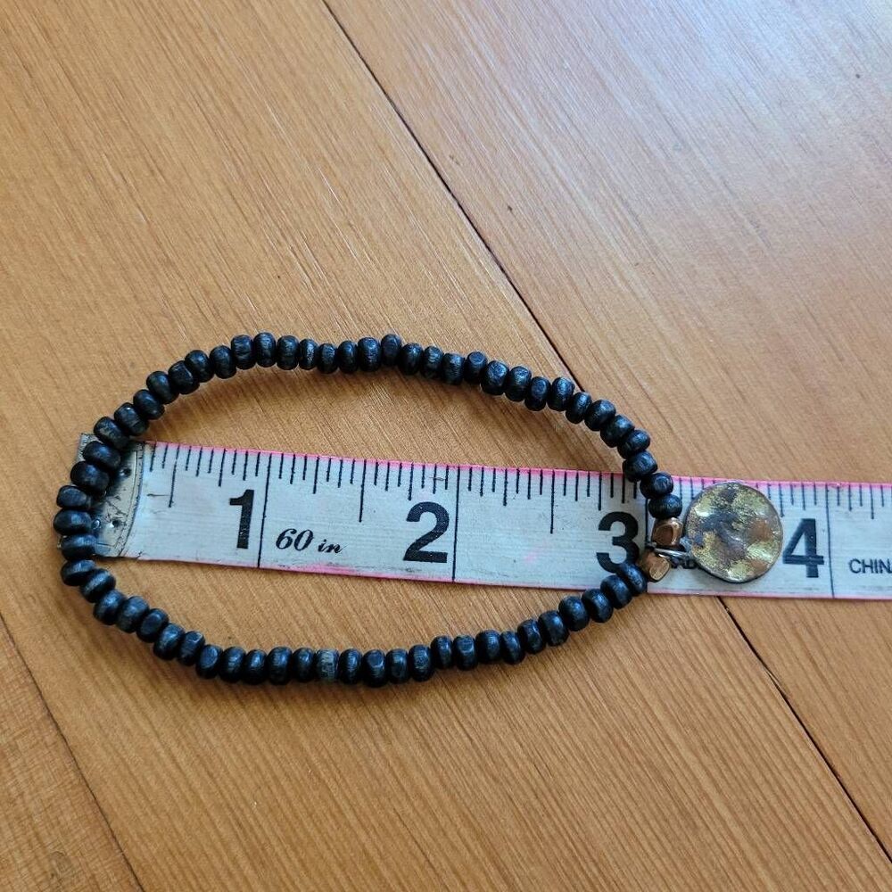 Black elastic beaded stretchy bracelet metal hammered charm boho goth indie - Picture 5 of 5